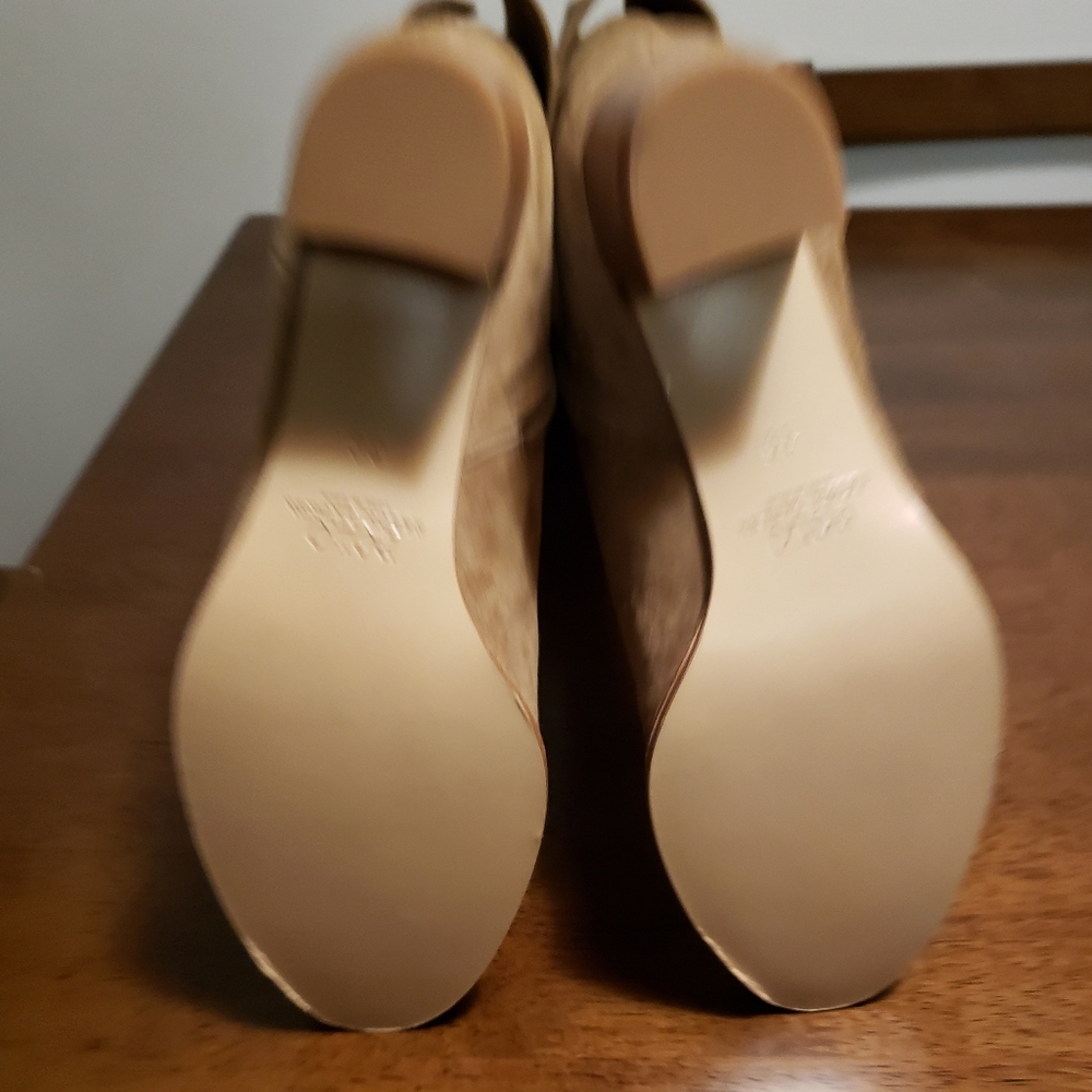 Boots - Picture 4 of 5